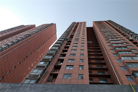 柳树湾花园二楼97平两室精装带车位59万可按揭